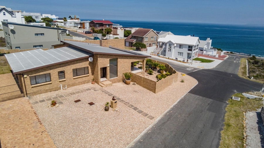 4 Bedroom Property for Sale in De Kelders Western Cape